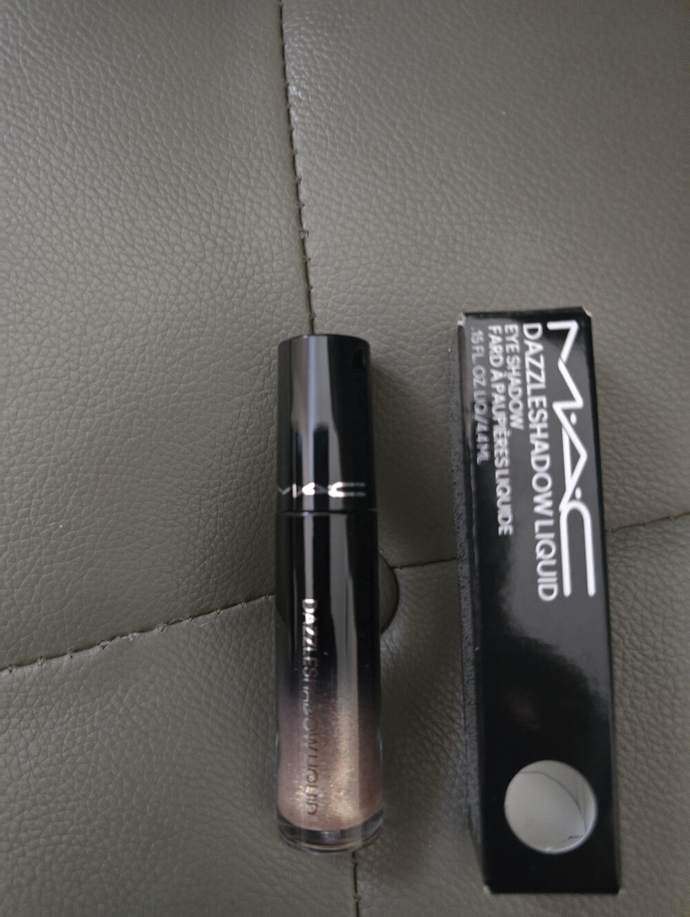 MAC Dazzleshadow Liquid Shimmer Eyeshadow - Everything is sunshine, glitter.